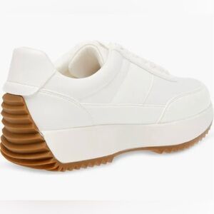 DV by Dolce Vita Bettie Sneaker (Women)
NWOT Size 9.5